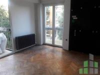 Se izdava prazen stan vo Skopje, Karposh 4 so povrshina od 90 m2.
 Ekstra: Klima, Centralno Parno, Lift.
 Cena: 350 EUR
